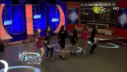 Las Chicas antes de Salir a Bailar la Reta