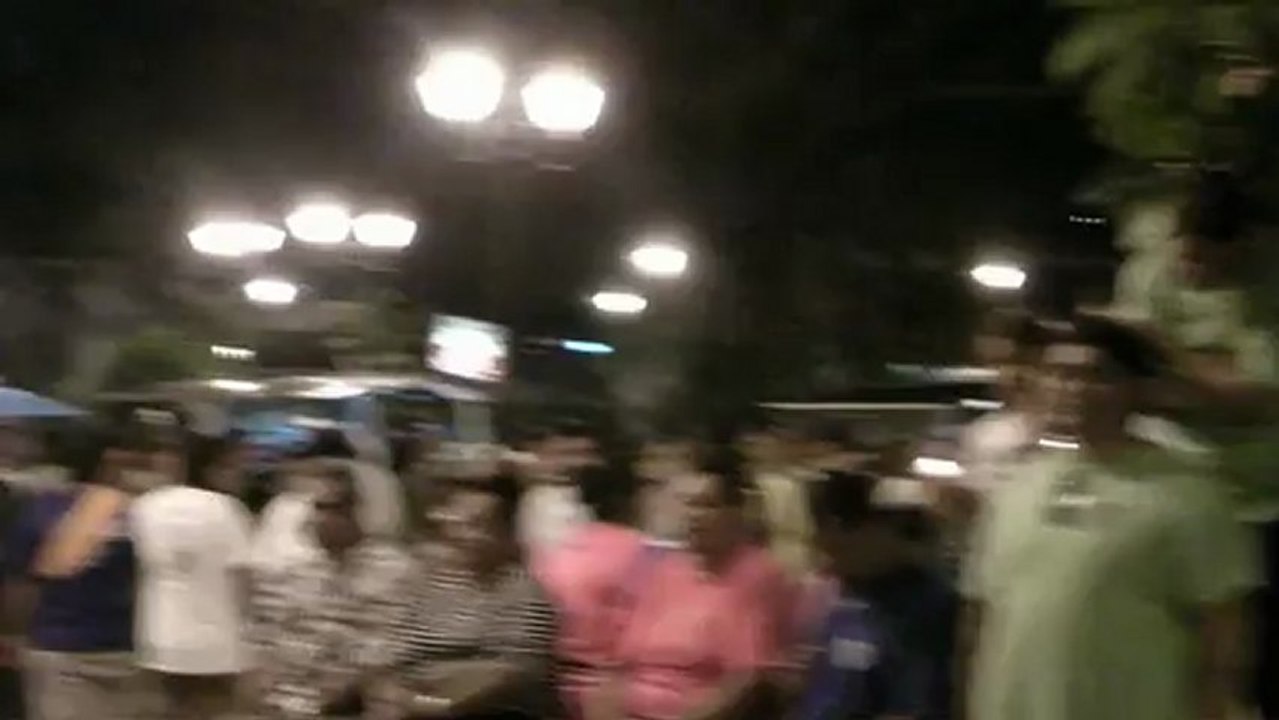 Qu'est-ce que chanter comme des nazes ?../.. Regardez cette vidéo et vous verrez !.. (TAHITI)