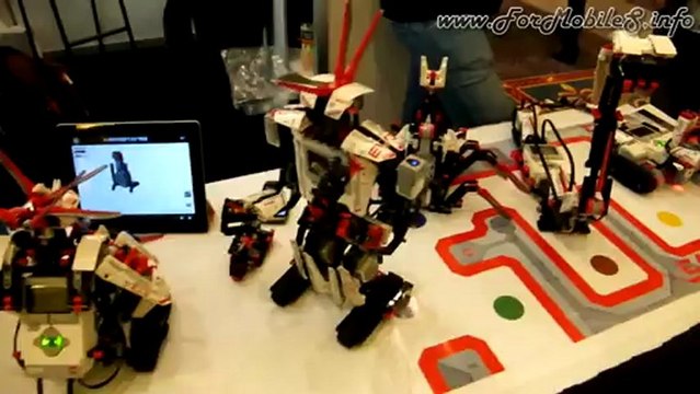 Lego Mindstorms presentato allo stand Lego al CES 2013 di Las Vegas