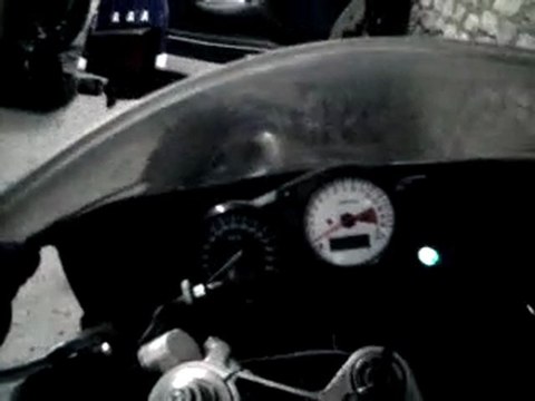 démarrage hivernale dans mon garage de mon 750 gsxr srad par -10° dehors