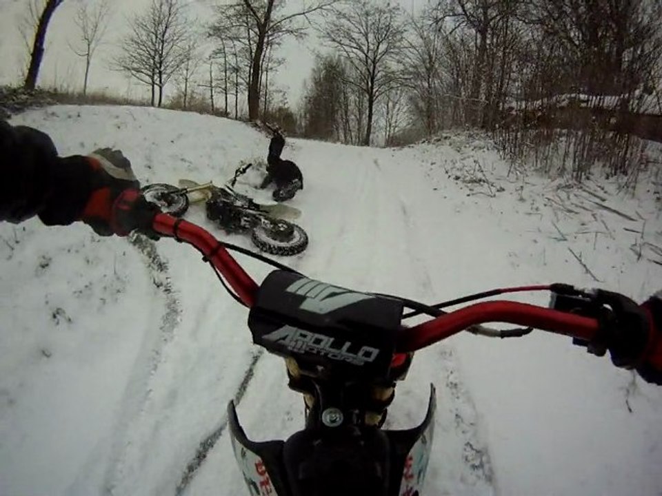 Dirt bike - neige - et gamelle de Tibo ! lol