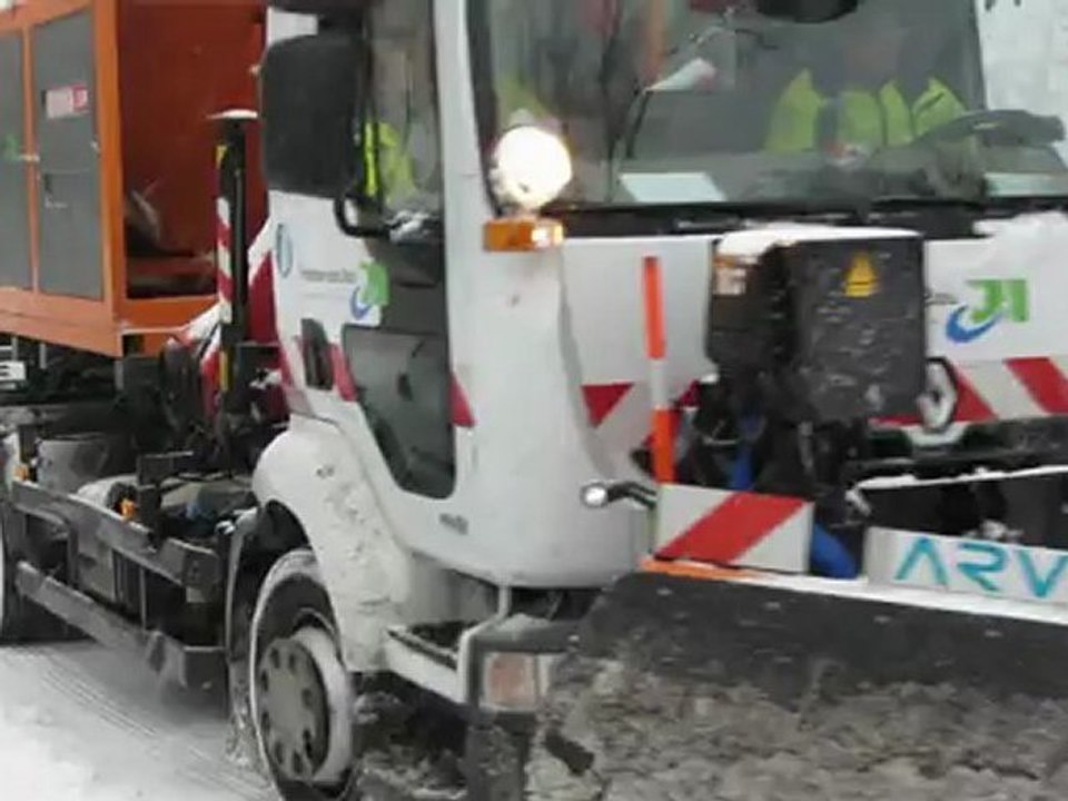 Déneigement rue Jean Macé, Fontenay-sous-Bois, 20 janvier 2013.