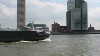 Rotterdam, Pays Bas : long bateau