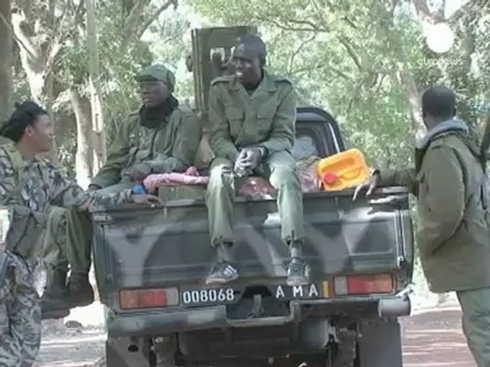 Fransız-Mali gücü Diabali'yi kuşatmaya alıyor