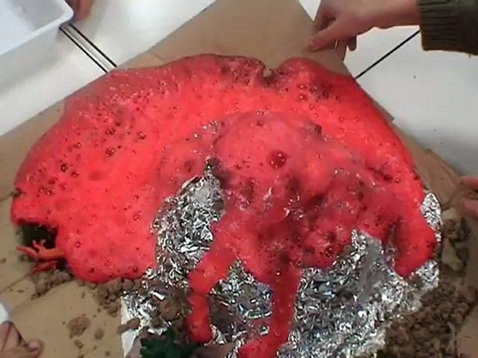 Un volcan effusif réalisé en classe