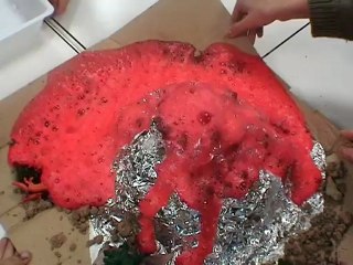 Un volcan effusif réalisé en classe