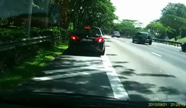 Overtaking lorry hits woman motorcyclist on purpose