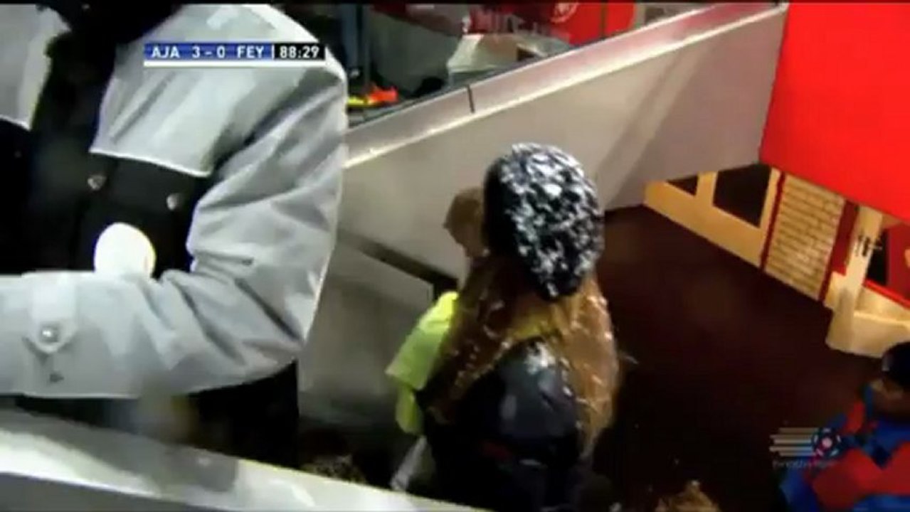 Dachlawine! De Boer und Co. mit Schnee bedeckt