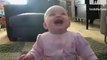 Bebê dá gargalhadas sem parar e vira hit na web - videos engraçados http://tugalol.net