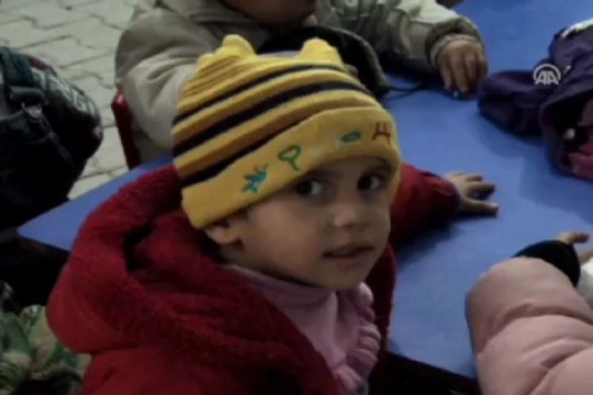 Çadır kentlerde ''dersler'' aksamadı