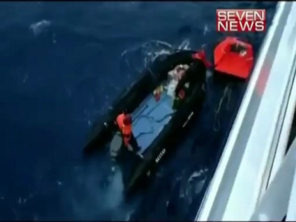 Rescatan a francés que pasó 56 horas en bote sa...