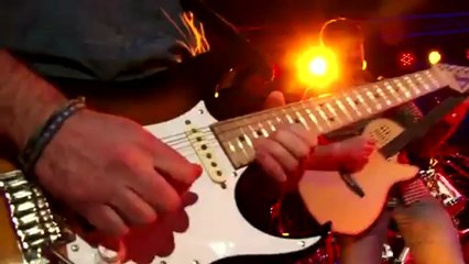 Melendi Cheque al portamor A Solas 2012