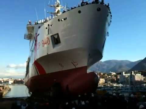 Castellammare di Stabia (NA) - Varo della la nave CP 940 Dattilo (19.12.12)