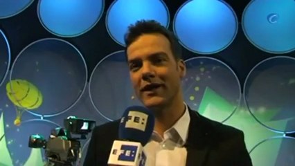 Un español, el rostro televisivo que reparte la suerte en los hogares polacos