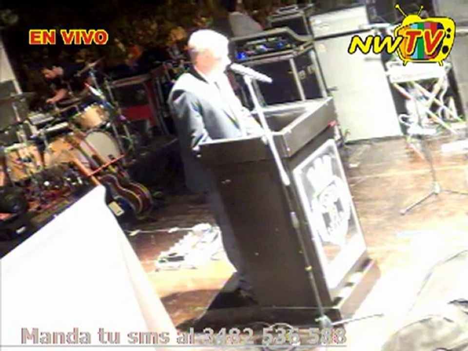 2013-01-20 -134 Aniversario Avellaneda - Bandera y Dionisio Scarpin