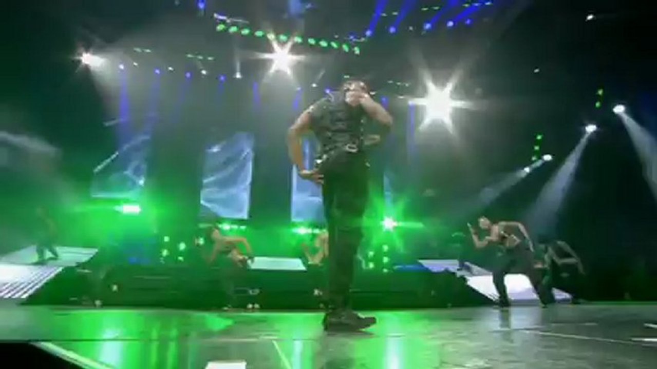 Usher - Yeah (from "OMG Tour Live From London"...
