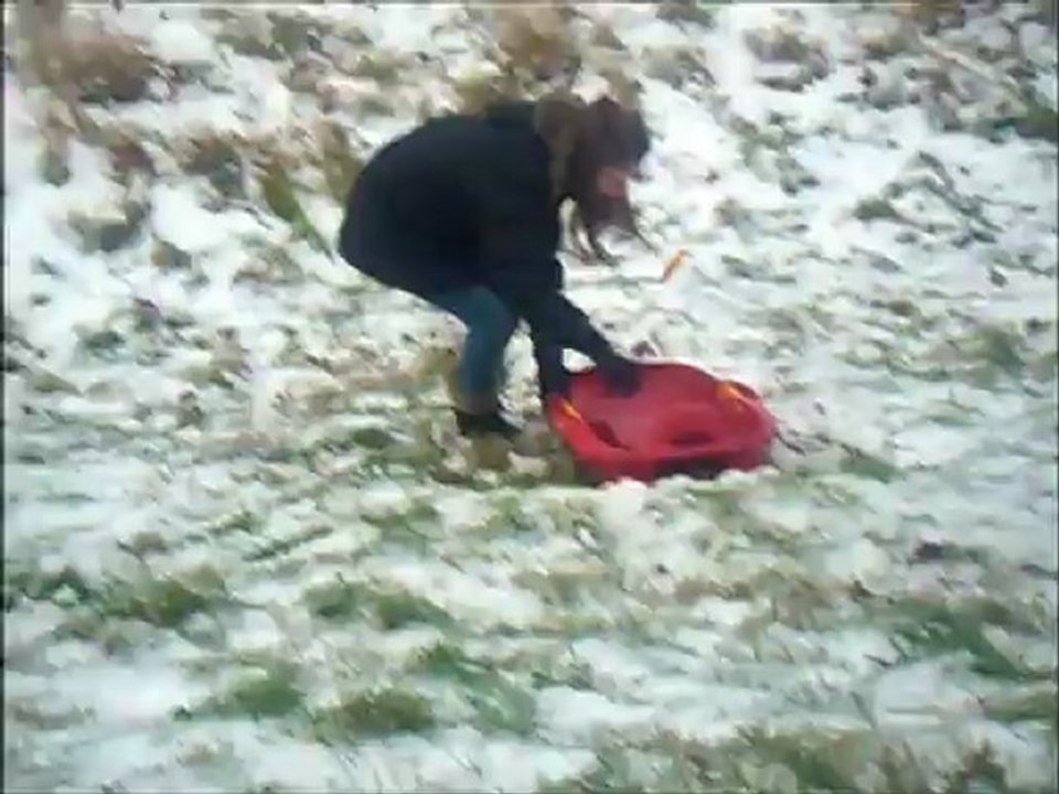 quentin et orlane qui font de la luge