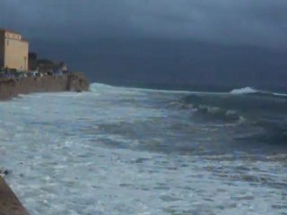 Ajaccio La mer se déchaine à St François
