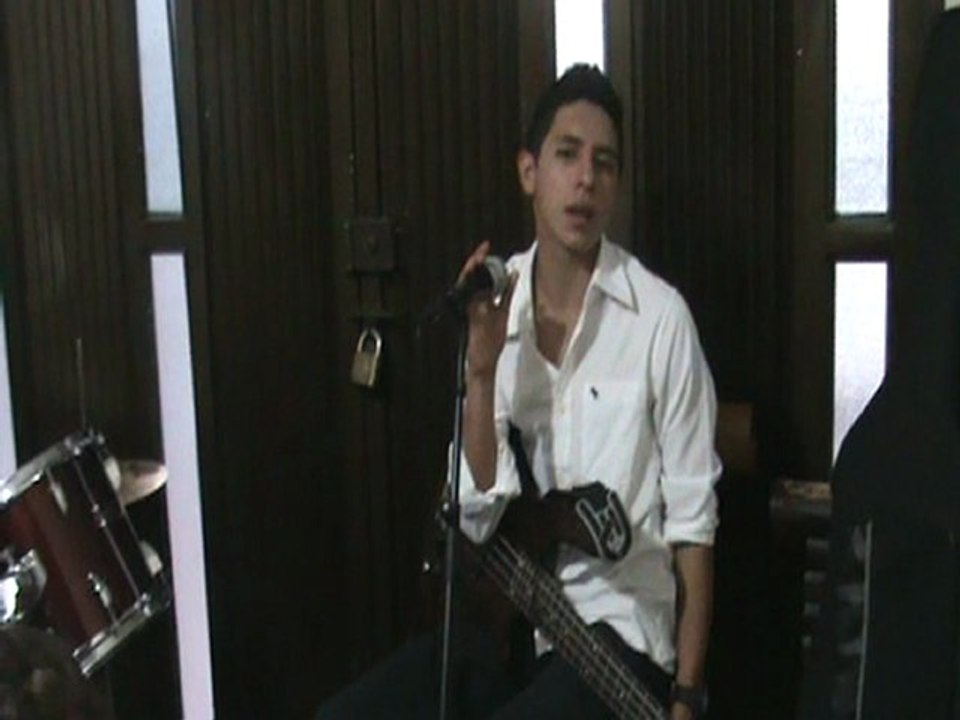 Ensayo de una nueva composicion y una descarga de energia