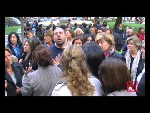 Napoli - Scuole Materne fuori servizio, la protesta delle maestre (23.01.13)