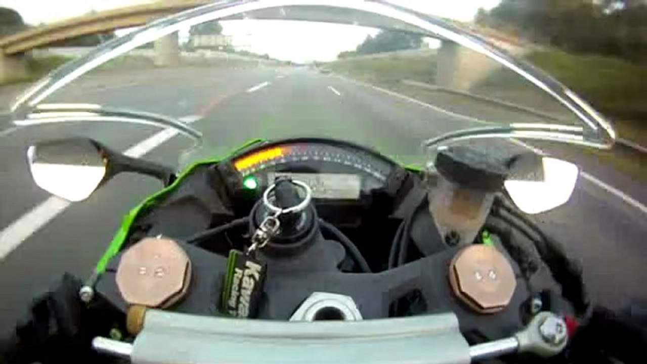 Ninja ZX-10R et Audi RS6 à plus de 300 km/h