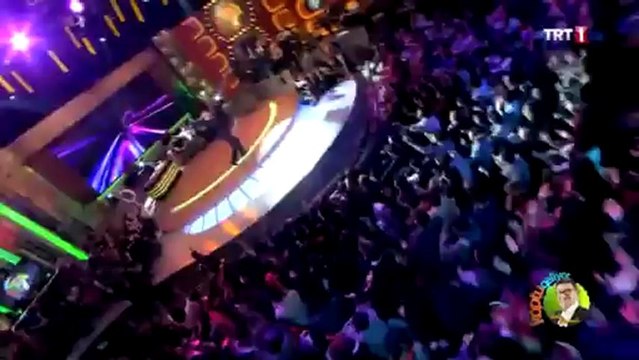 Soner Sarıkabadayı - Seveni Arıyorum Canlı Performans - Koptu Geliyor