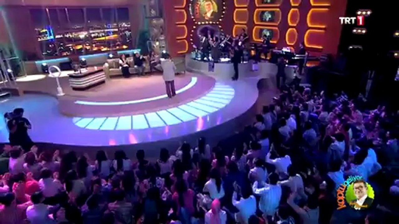 Şoray Uzun -  Okul Yolunda Canlı Performans - Koptu Geliyor