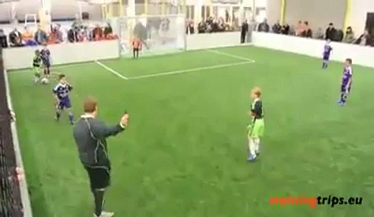 Découvrez la vidéo de cet enfant qui marque le même but que Dennis Bergkamp face à Newcastle