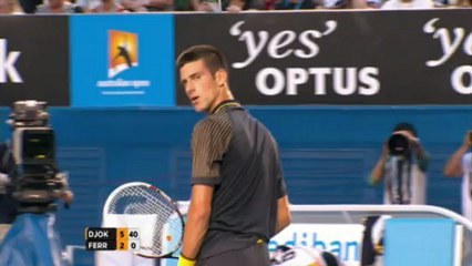 Djoko demolisce Ferrer e vola in finale
