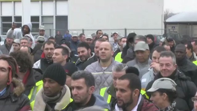 Les ouvriers de Renault Flins dénoncent les accords compétitivité-emploi proposés par leur direction