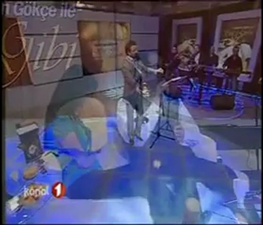 Sesligirgir.com Bedirhan Gökçe müthiş şiir potpori (canlı performans) - Sesligirgir.com