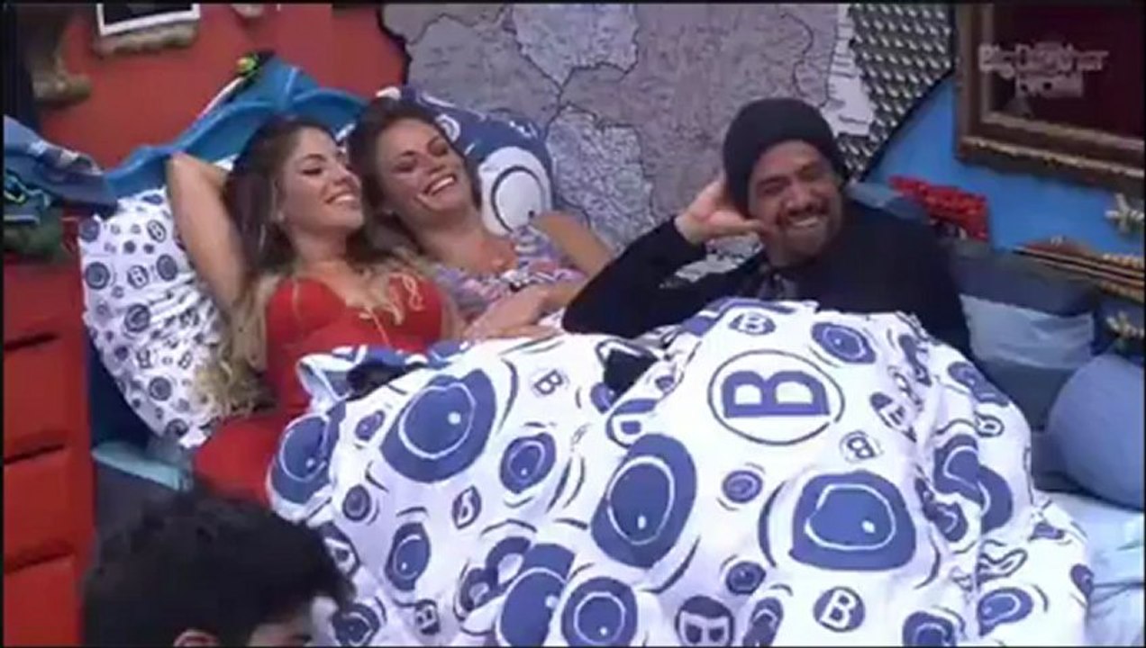 Fani e Eli de mãos dadas na cama 21/01 noite parte 2