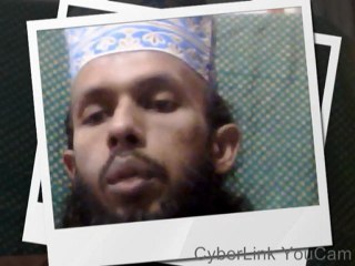 তখন  রাসুলুল্লাহ  সাঃ  গৃহ  মেরামত  করিতেছিলেন