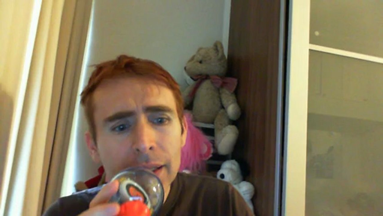 Wiwi égratigne "she's mine but i'm not hers" de Jay Jay Johanson