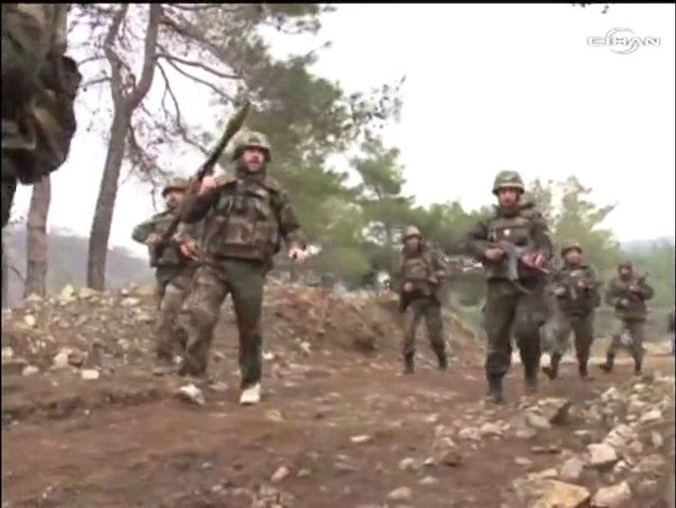 Türkiye sınırındaki Esed’in askerleri