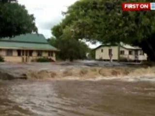Thousands forced out of homes by deadly Australian floods