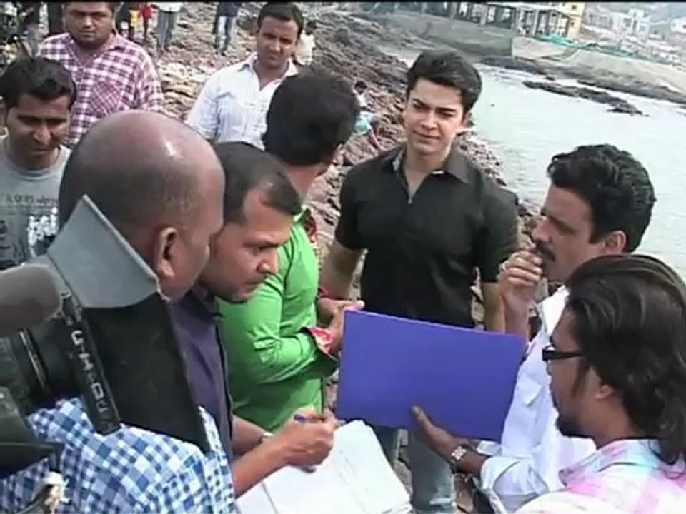 Bajpayee respects TV actors