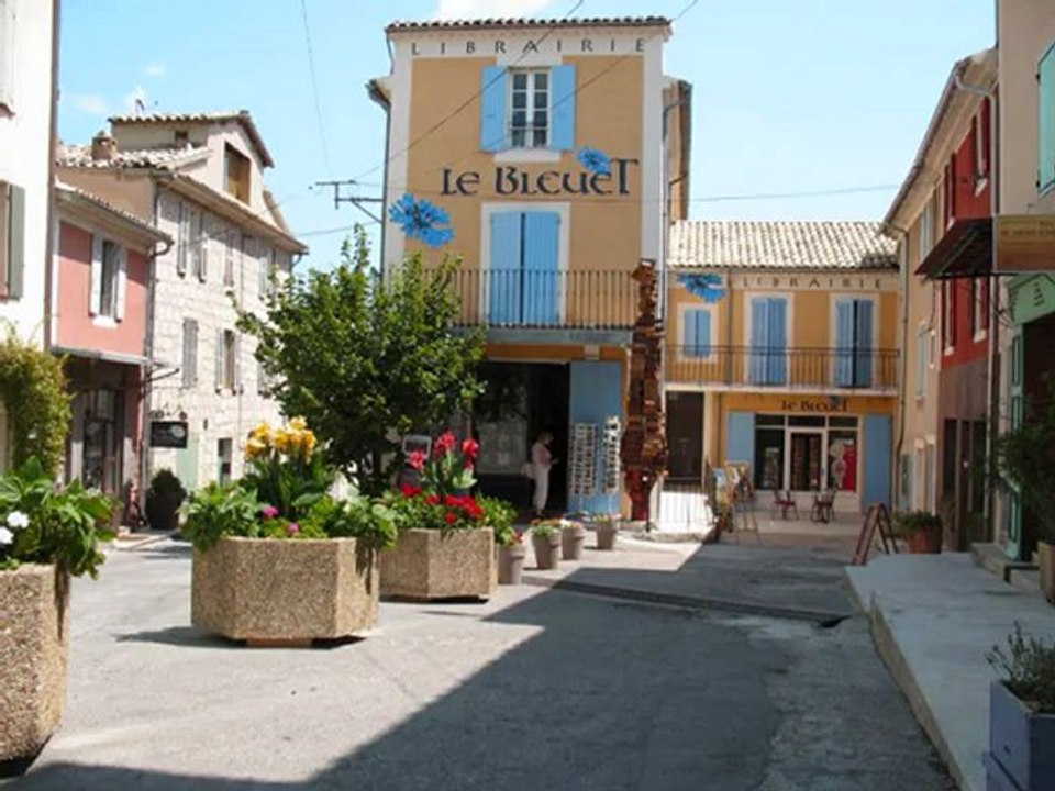 VILLAGE DE BANON ( Alpes de Haute Provence )