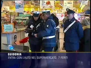 Entra con l'auto nel supermercato, 7 feriti