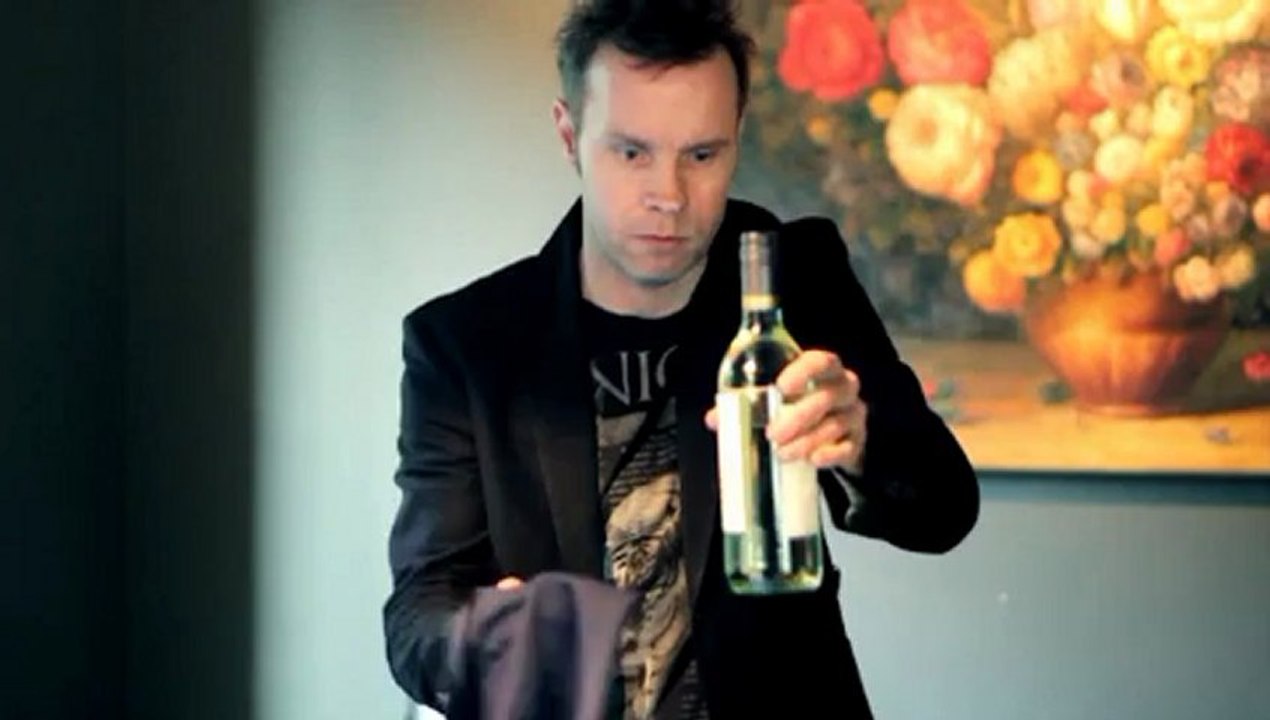 Bottle Production by David Penn (DVD) - Magic Trick