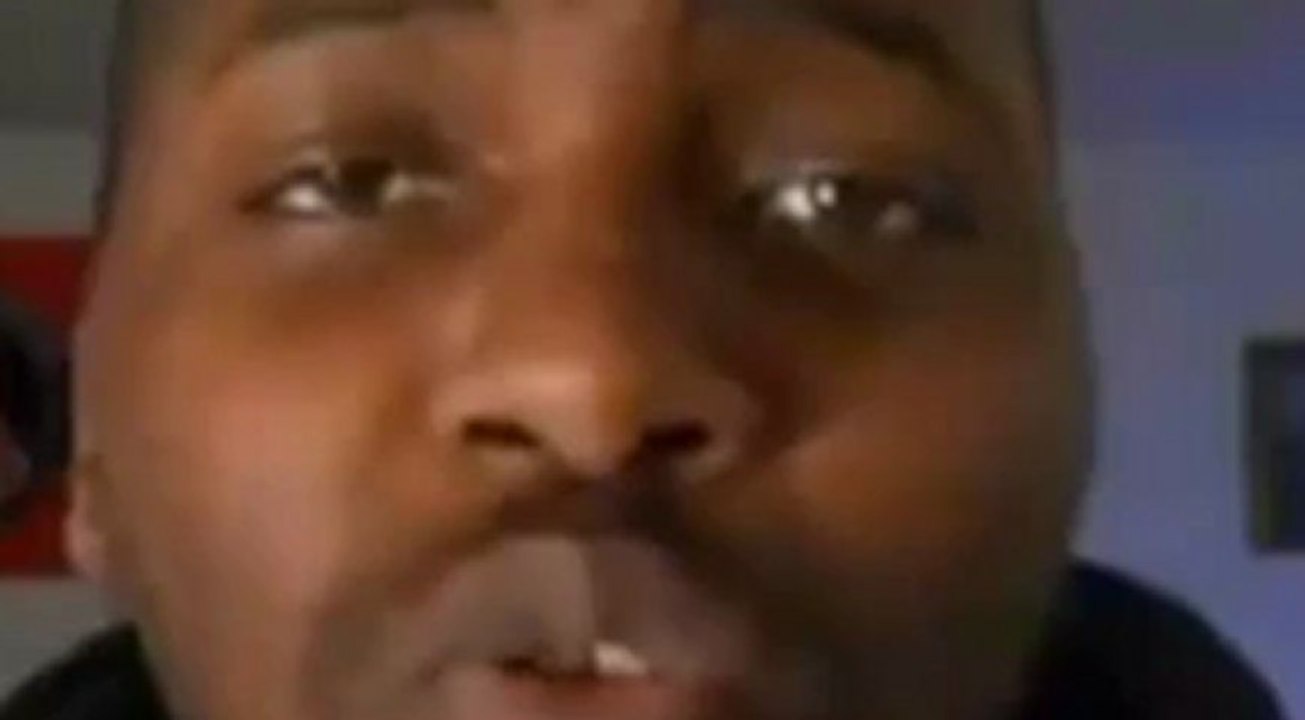 Cortex se ridiculise devant sa webcam