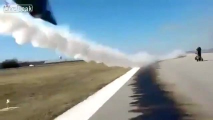 Regardez cette spectaculaire cascade en avion à quelques mètres du sol