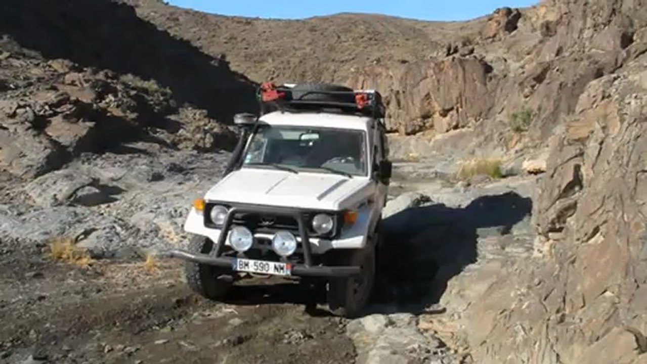 Passage dans un oued avec le HZJ 75