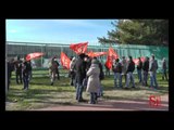 Pomigliano (NA) - Operai Fiat in catene: ridateci la dignità (25.01.13)