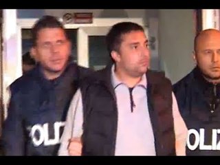 Video herunterladen: Napoli - Arrestato latitante Antonio Duraccio del clan Amato-Pagano (25.01.13)