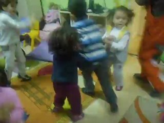 İçerde neler oluyor. Eğlence animasyon Gangnam dans gurubumuz