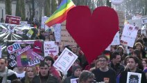 Pro-gay marriage marchers take to Paris streets