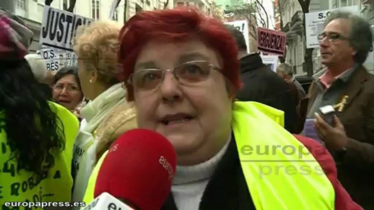 Familias de 'niños robados' piden rapidez a la justicia