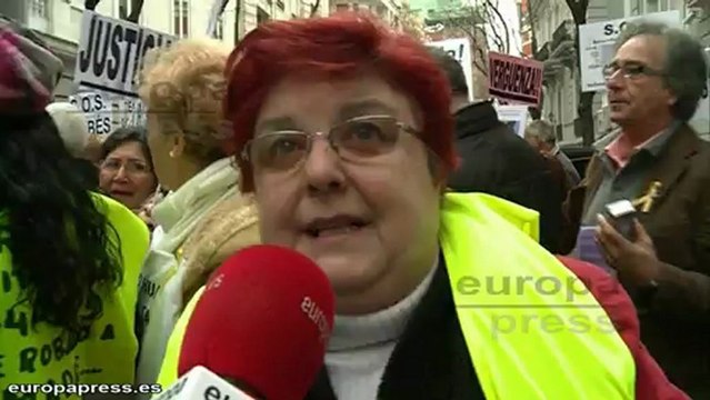 Familias de 'niños robados' piden rapidez a la justicia