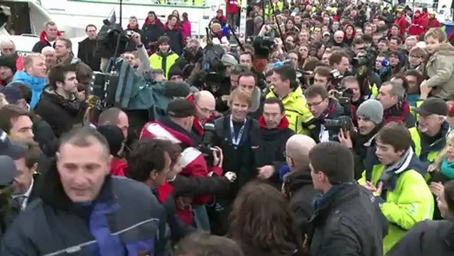 François Gabart accueilli par la foule aux Sables d'Olonne